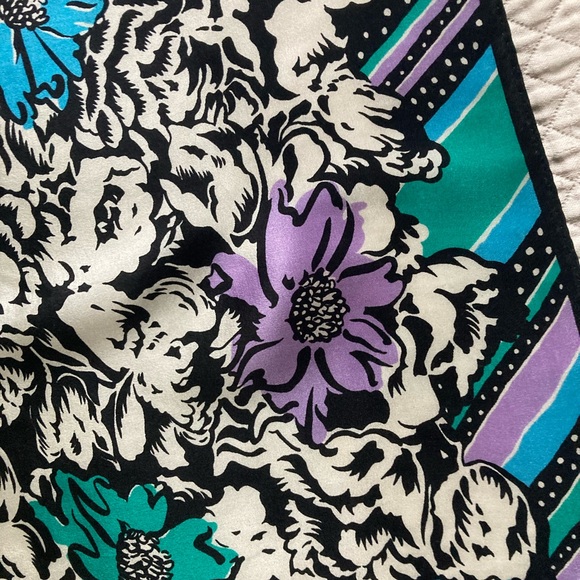 Vintage HONEY silk scarf - Picture 14 of 14